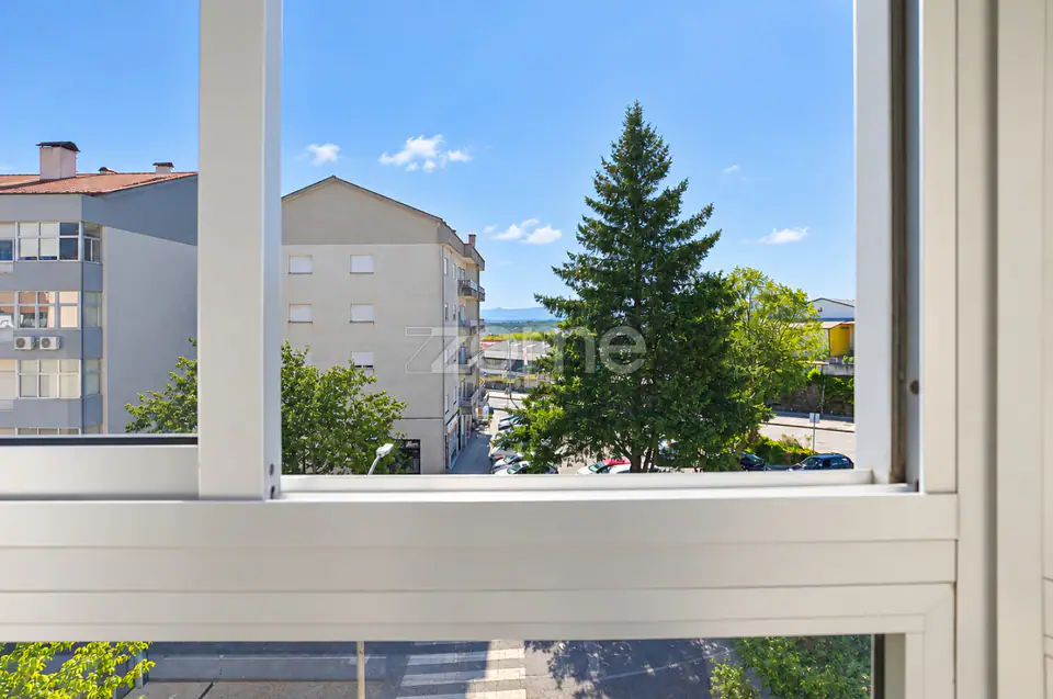 T3 Remodelado com Elevador, 2 Varandas e Arrumos | Abraveses — imagem 21